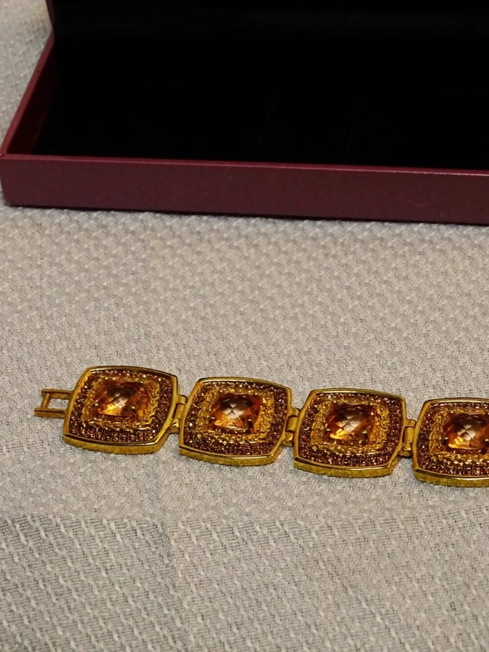 Suzanne Somers Beautiful Amber and Gold 7